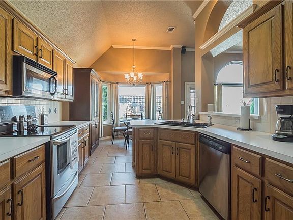5th image of 7846 Creekview Dr