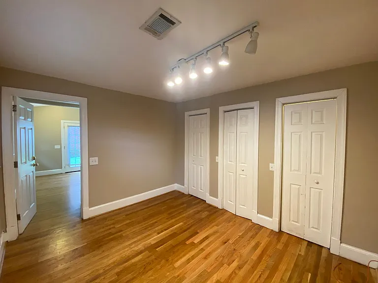 Post St 2908 — Photo 17