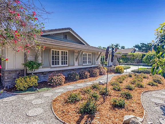 3rd image of 1833 Rancho Tujunga Dr