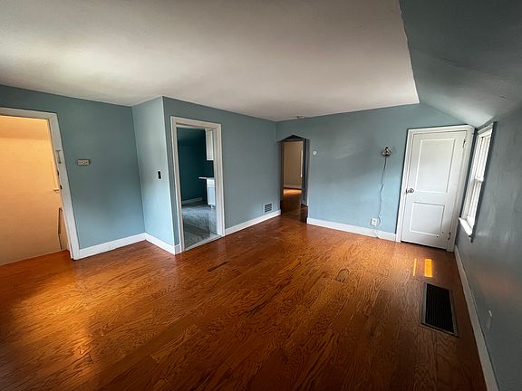 3rd image of 117 Wyoming Ave