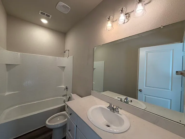 772 Camden Dr — Photo 7