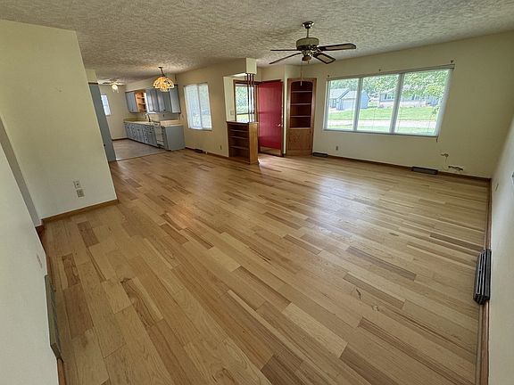3rd image of 211 S 1st Ave