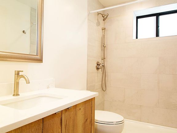 5th image of 1010 Grand Ave #C