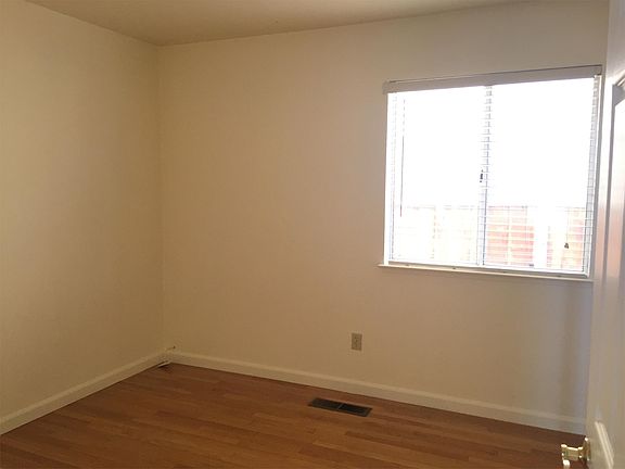 4th image of 570 Sir Lancelot Ct
