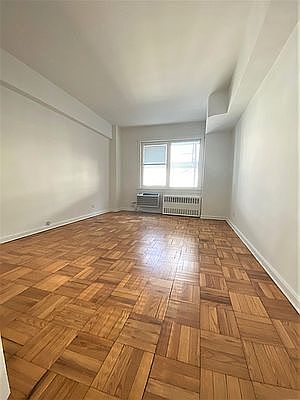 5th image of 305 E 47th St #4D