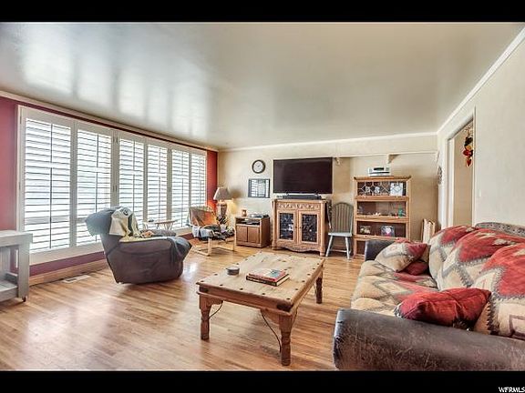 3rd image of 1494 W Olive St