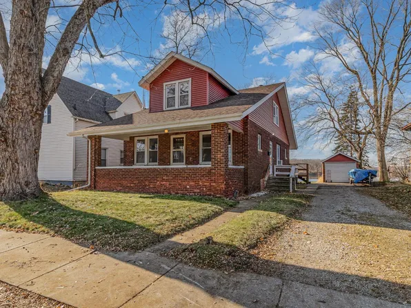 634 Water St, Hobart, IN 46342