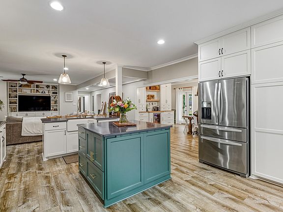 5th image of 121 Wendy Ln