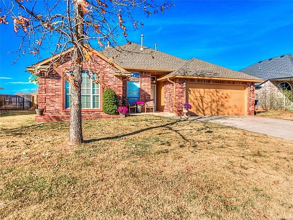 3rd image of 137 SW 132nd Pl
