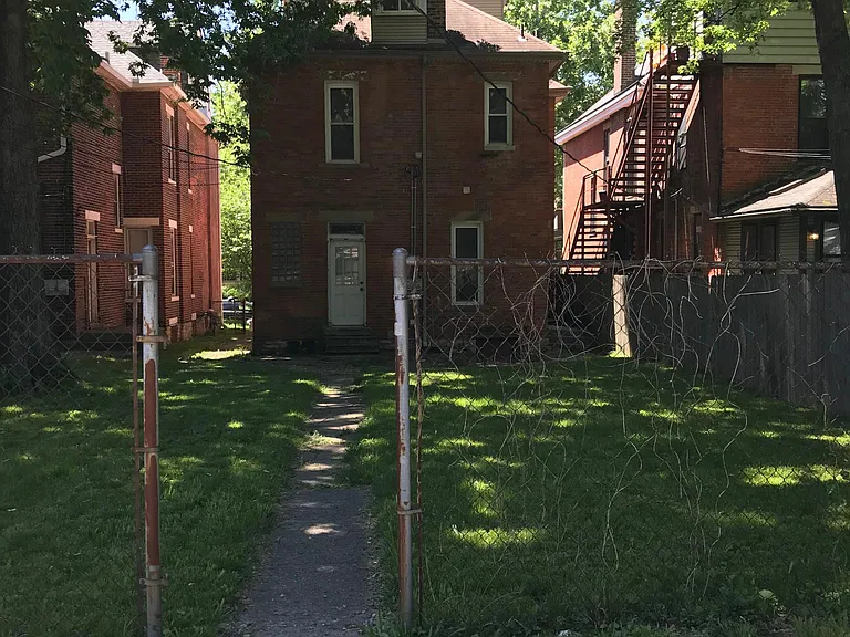 1358 Neil Ave — Photo 2