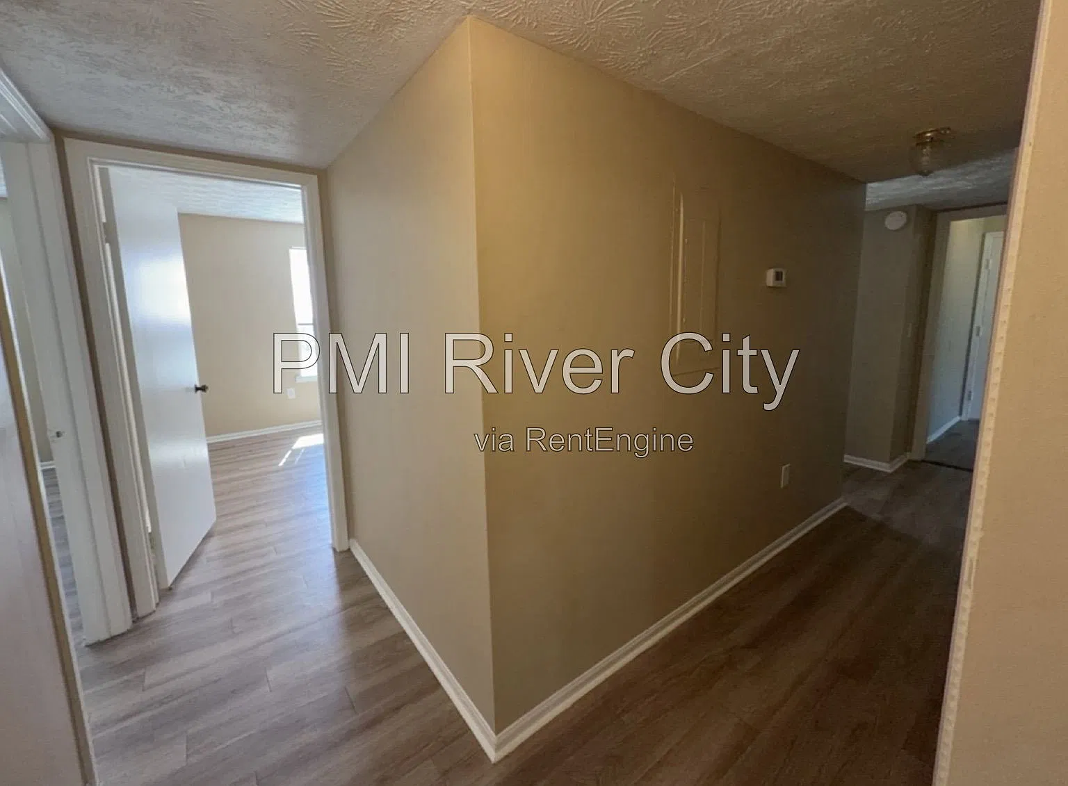 3 bed, 2.0 bath, 1320 sqft, $1,600 — Photo 4