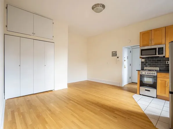 202 West 14th Street image 1 of 10