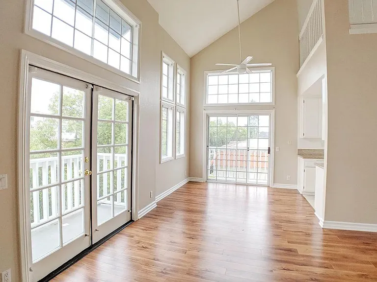 Carmelina Lofts — Photo 7