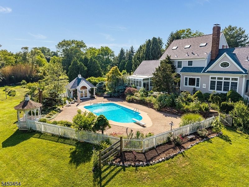 1st image of 38 Larsen Rd