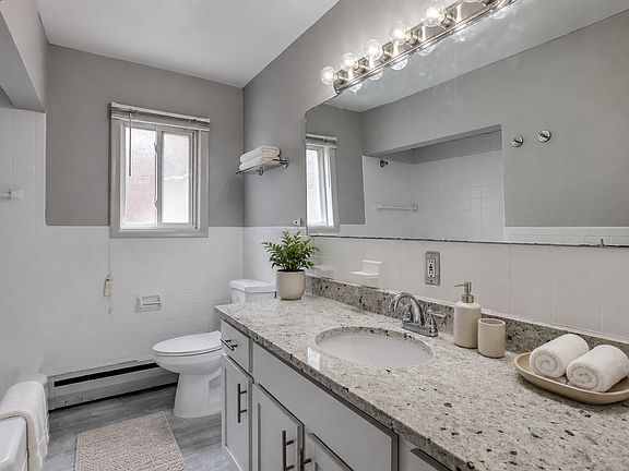5th image of 649 W Maple Rd APT 1