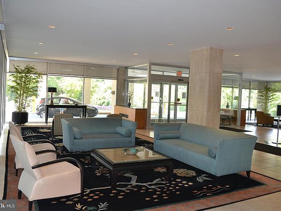 4th image of 10401 Grosvenor Pl APT 705