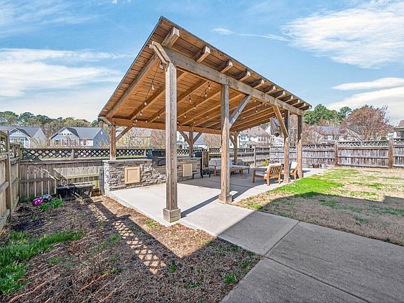 2nd image of 816 Wildflower Ridge Rd