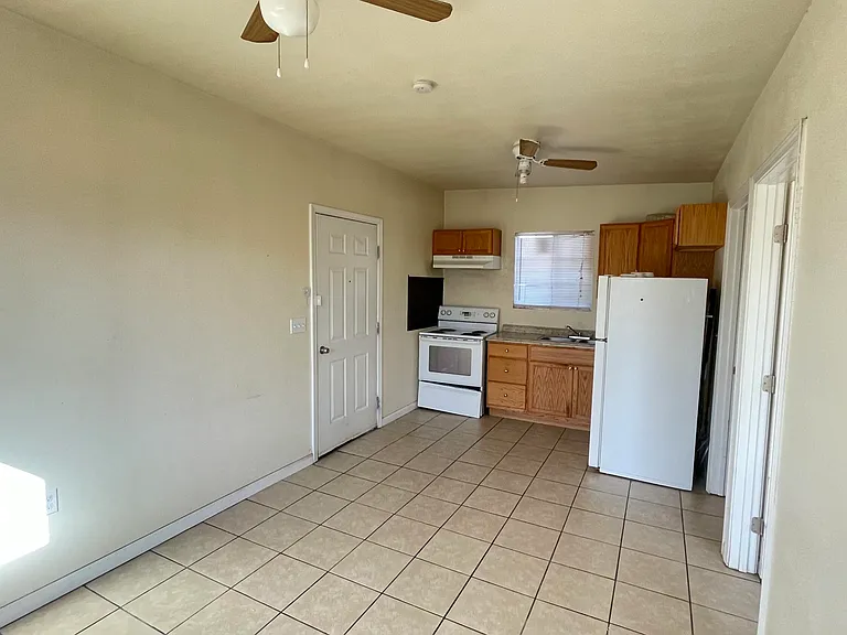 136 Keeney Dr #C — Photo 2