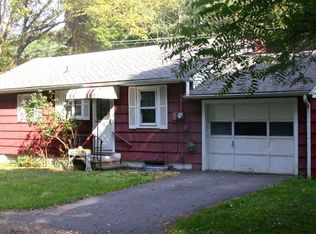 136 Kuhn Rd, Lackawaxen, PA 18435