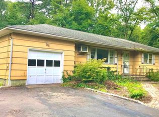 90 Mill Rd, Yaphank, NY 11980