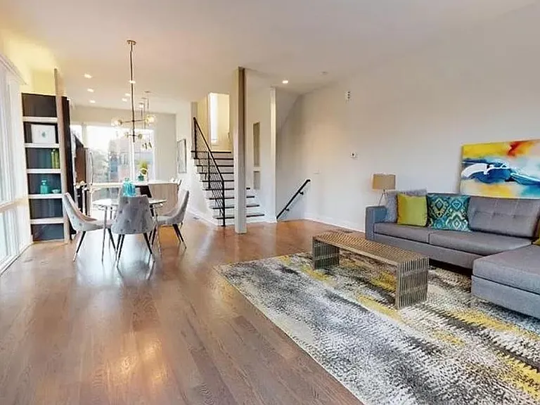 1060 Kenilworth Ave — Photo 5