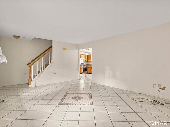 4th image of 23 Colony Street