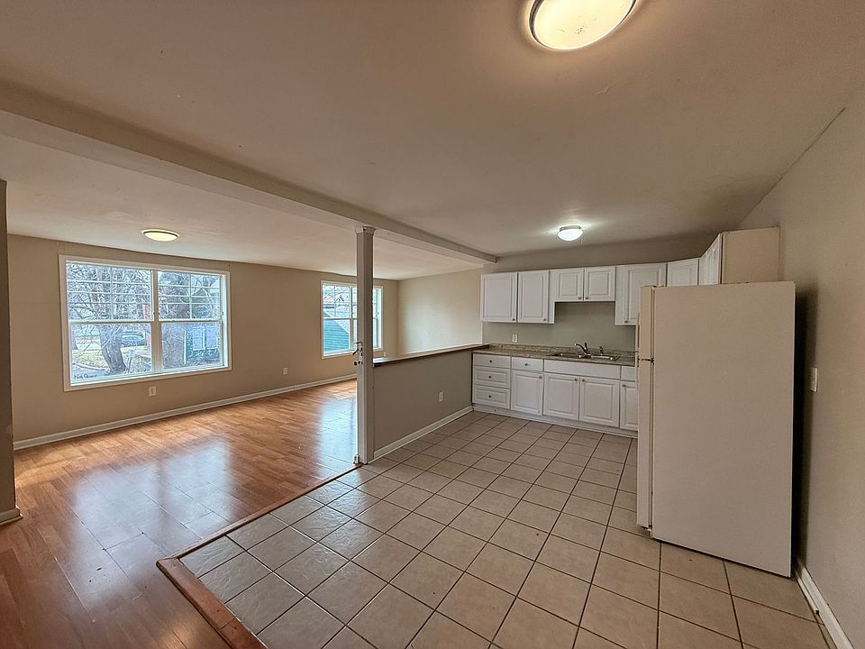 1st image of 555-565 N Kent St #202