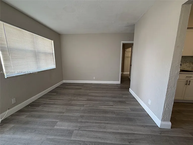 2300 Douglas St #7 — Photo 8