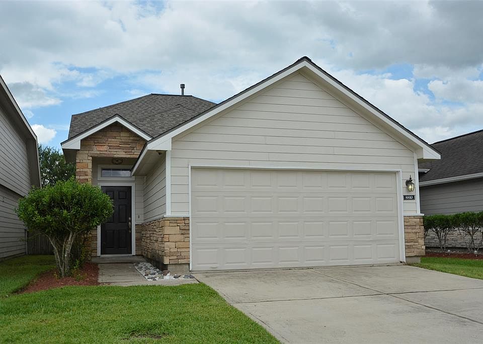 WELCOME TO YOUR NEW HOME AT 8810 EASTHEIMER STREET! CONVENIENTLY LOCATED MINUTES FROM BELTWAY 8, HWY 249, 290 AND IH45. LOCAL AREA WITH RESTAURANTS, RETAIL SHOPPING, MEDICAL FACILITIES AND MORE. ROOF WAS REPLACED NOVEMBER 2020. COME SEE TODAY!