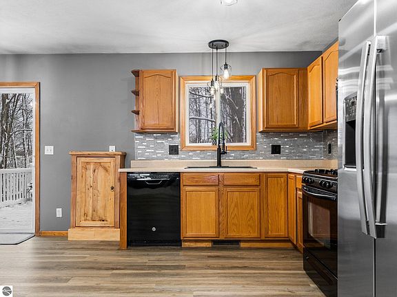 5th image of 2334 Grouse Dr