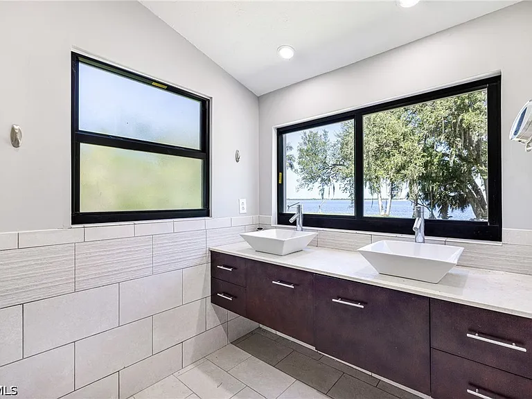3933 E River Dr — Photo 10