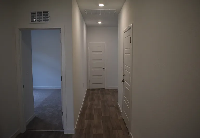 4470 N San Clemente Ave — Photo 5