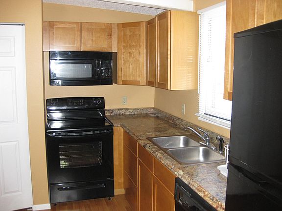 2nd image of 516 N 3rd St E