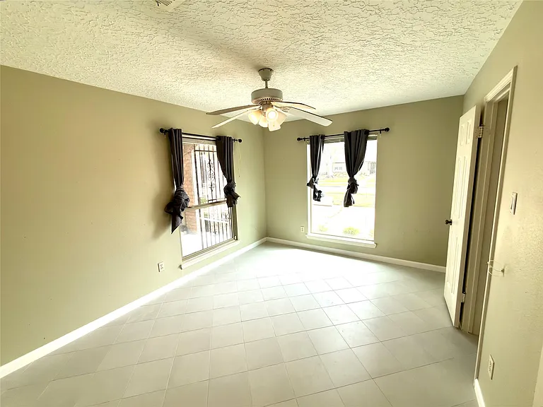 14834 Charlmont Dr — Photo 10