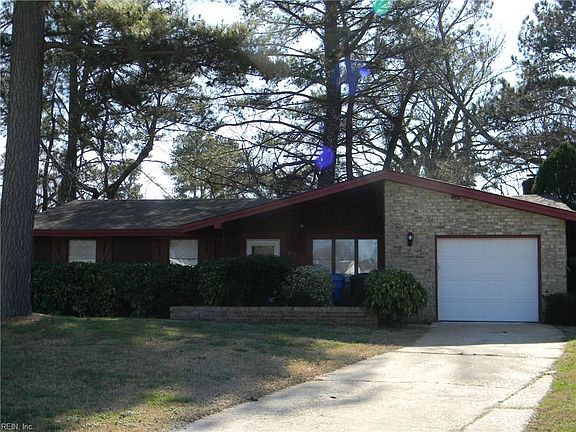 3rd image of 833 Tamarack Ct