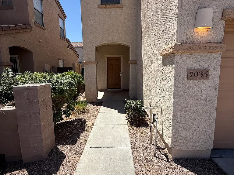 7035 W McMahon Way — Photo 2