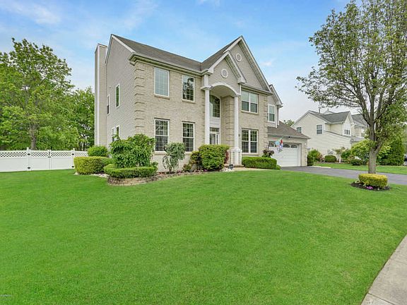 3rd image of 2382 Forest Cir
