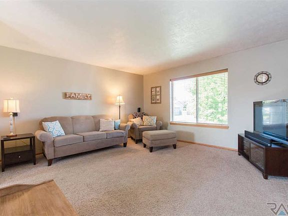 2nd image of 6708 S Hughes Ave