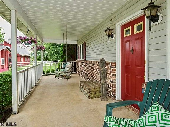 3rd image of 830 & 840 Blanchard St