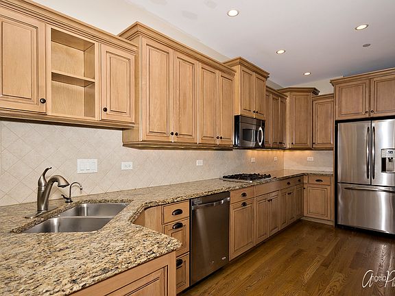 5th image of 724 Kingsbrook Gln