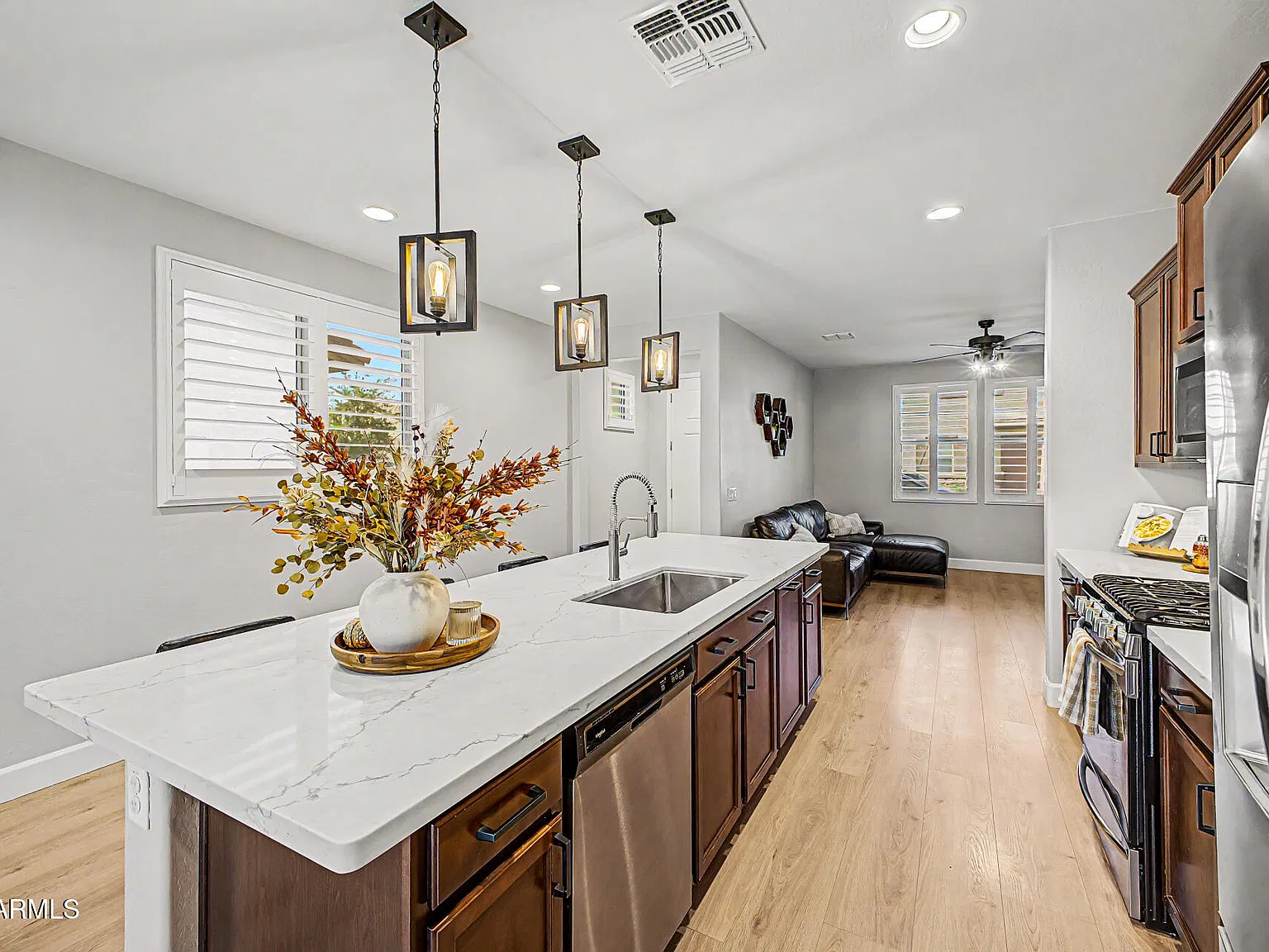 3 bed, 2.5 bath, 1709 sqft, $2,200 — Photo 4