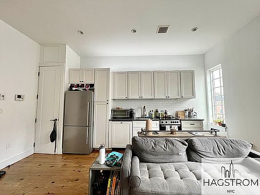 2nd image of 212 N 4th St #2BB