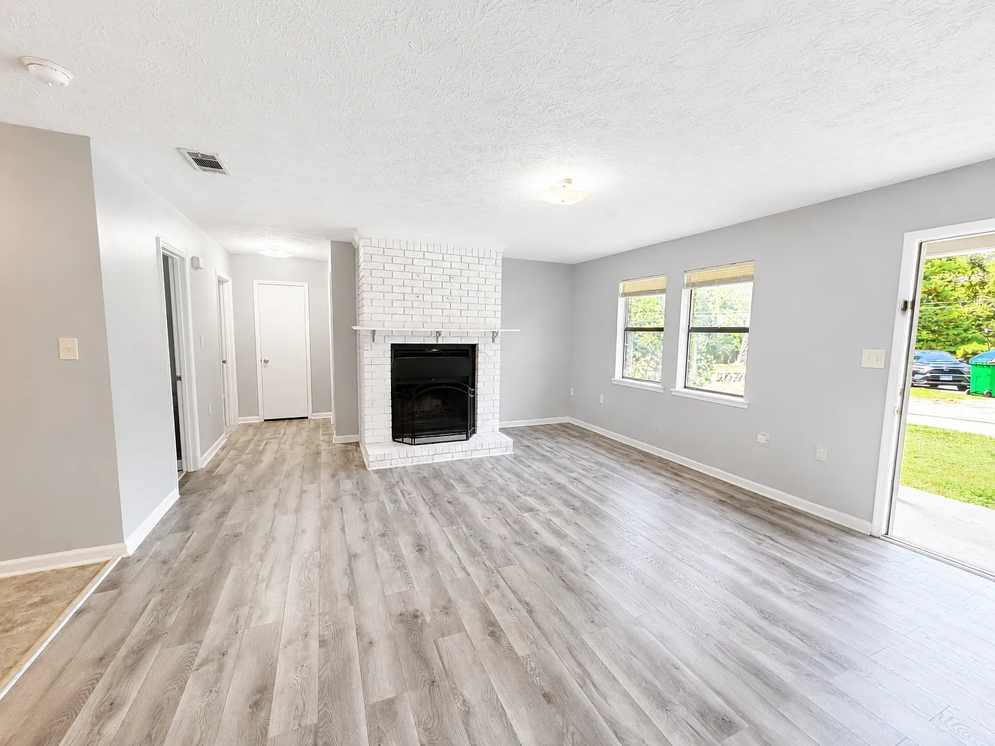 2 bed, 1000 sqft, $1,250 — Photo 2