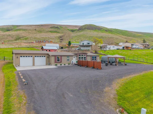 1306 4th St, Asotin, WA 99402