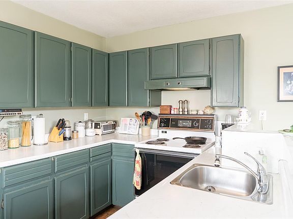2nd image of 477 Swinford St