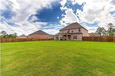 5 bed, 3767 sqft, $3,075 — Photo 4