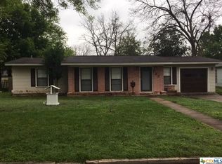 727 E Humphreys St, Seguin, TX 78155