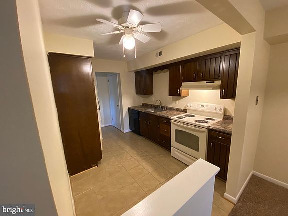 5th image of 101 N Edgewood Dr #2