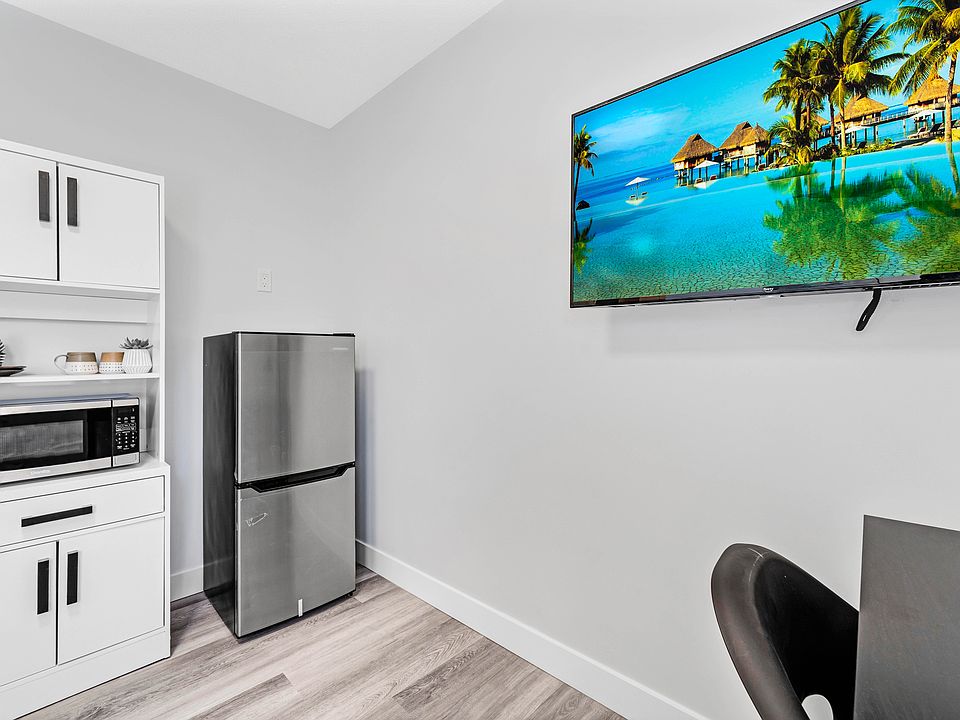 1st image of 255 Somerset St E #4