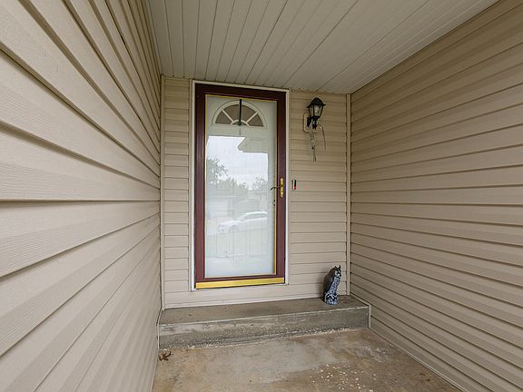 3rd image of 437 S Sherwood Avenue